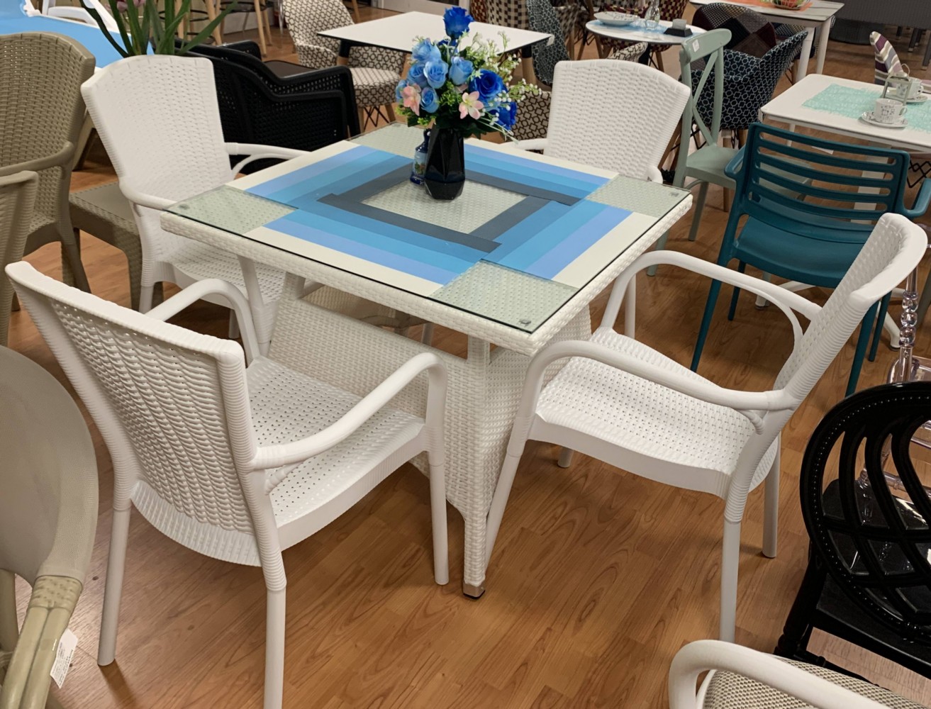 SET TRAPEZ STOL + 4 ROYAL STOLICE