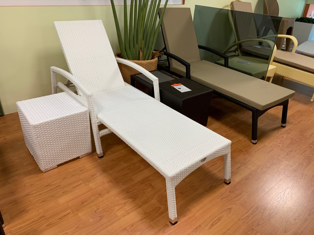 SOLIS DECK CHAIR